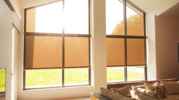 Découvrez les avantages des volets roulants solaires sur mesure